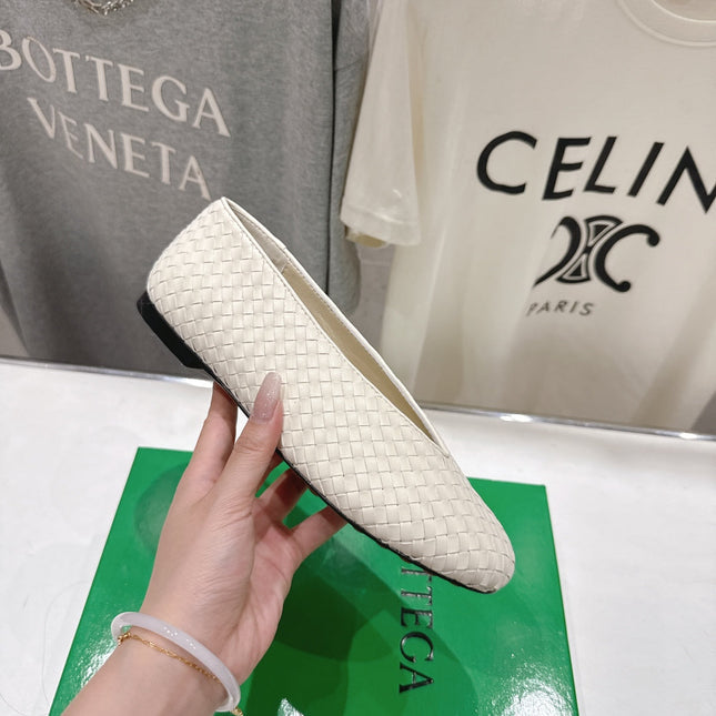 BOTTEGA VENETA 26S BALLET FLATS IN OFF-WHITE WOVEN LAMBSKIN