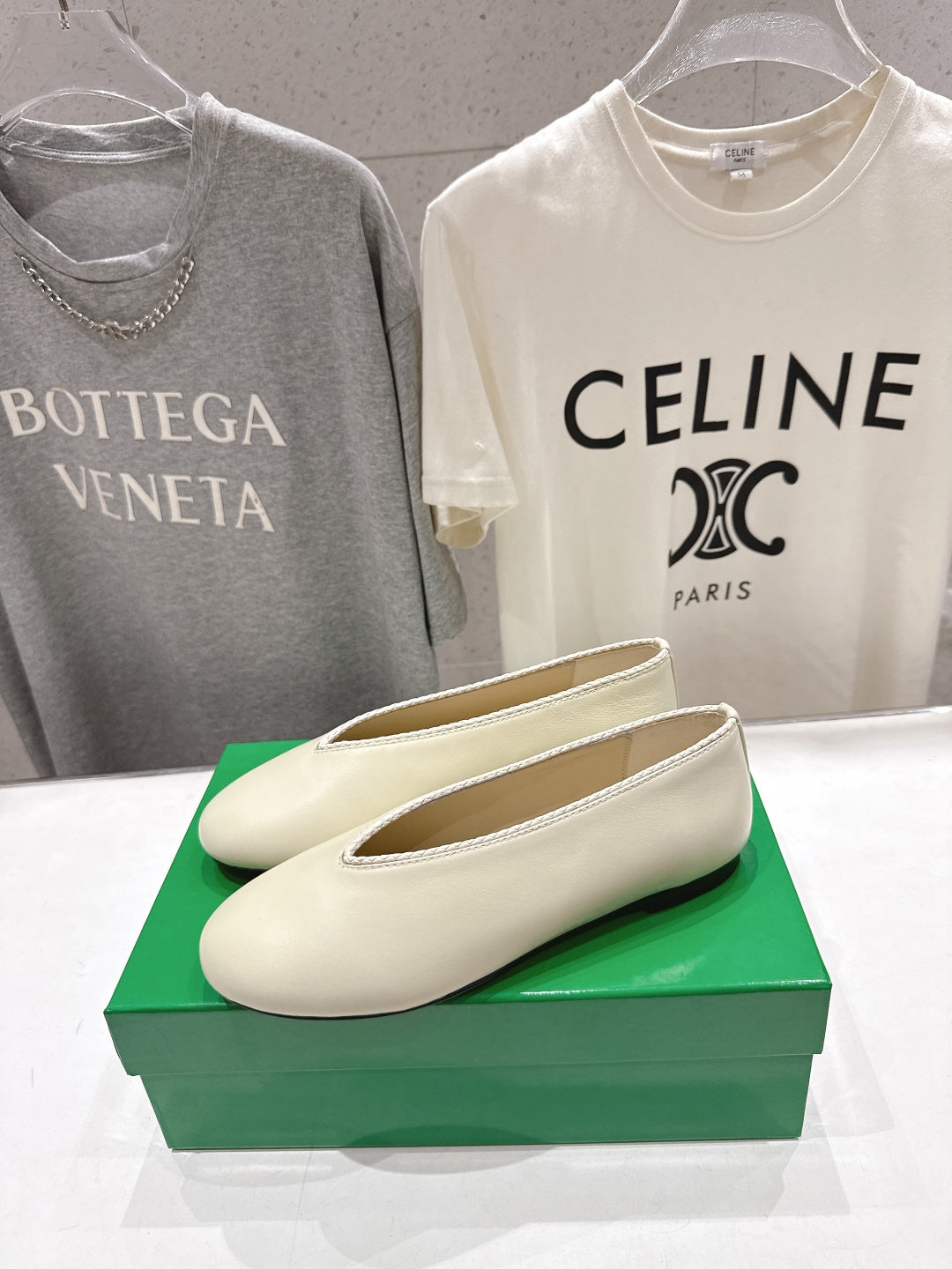 BOTTEGA VENETA 26S BALLET FLATS IN OFF-WHITE LAMBSKIN