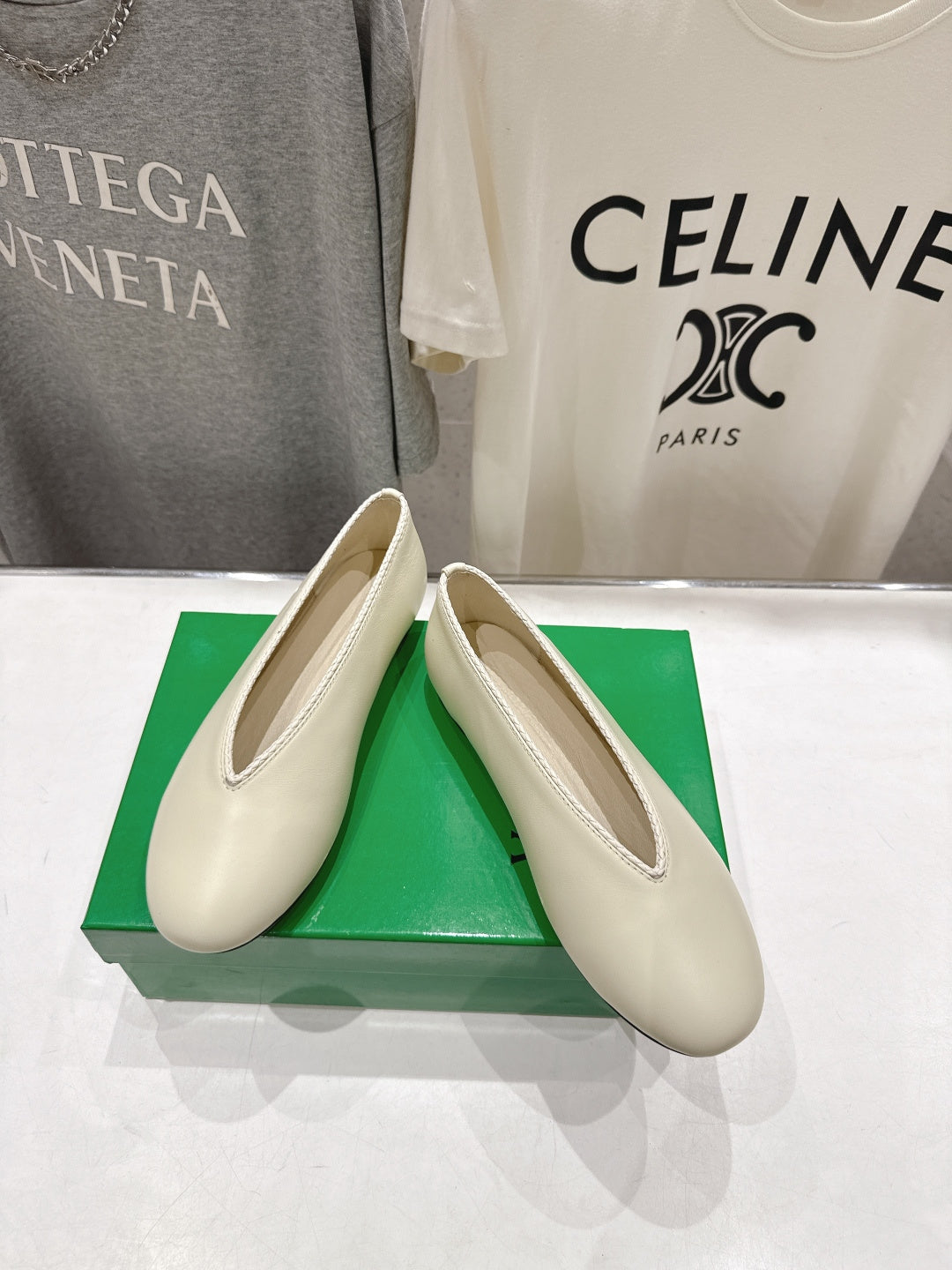 BOTTEGA VENETA 26S BALLET FLATS IN OFF-WHITE LAMBSKIN