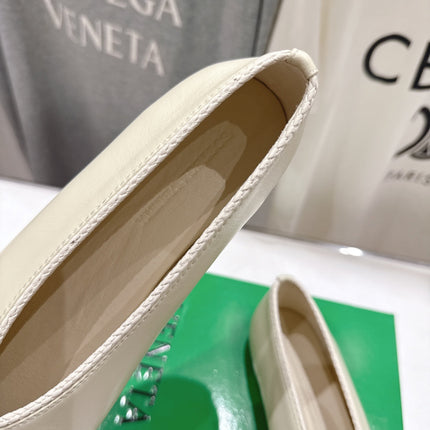 BOTTEGA VENETA 26S BALLET FLATS IN OFF-WHITE LAMBSKIN