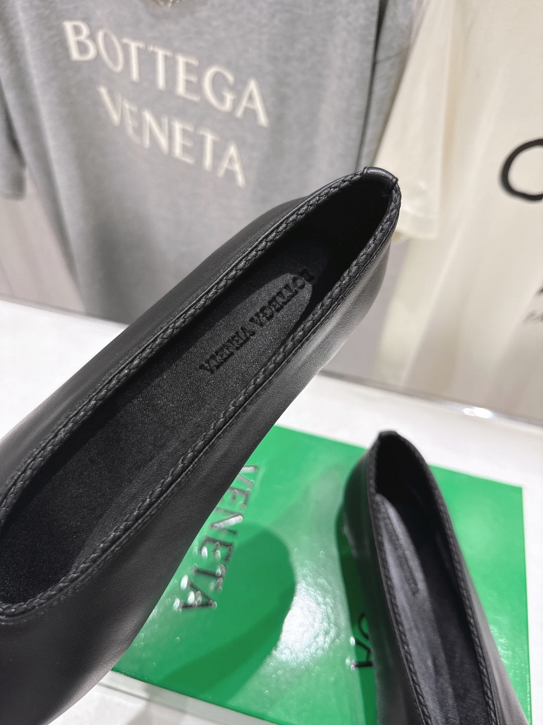 BOTTEGA VENETA 26S BALLET FLATS IN BLACK LAMBSKIN