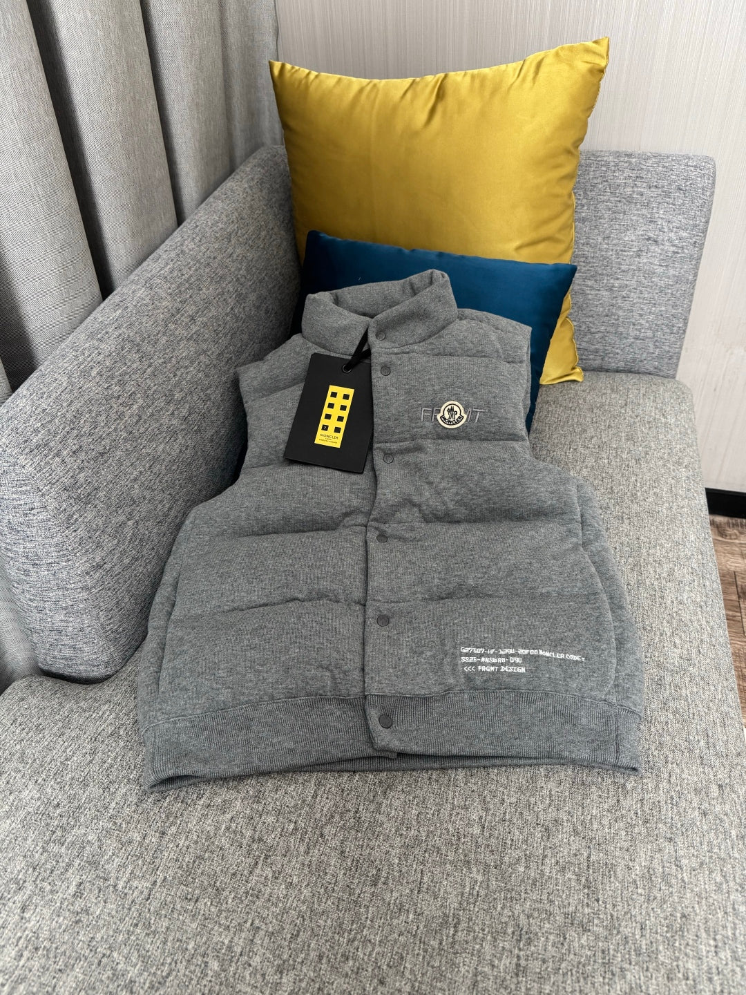 MONCLER 25S DOWN VEST IN GRAY 065