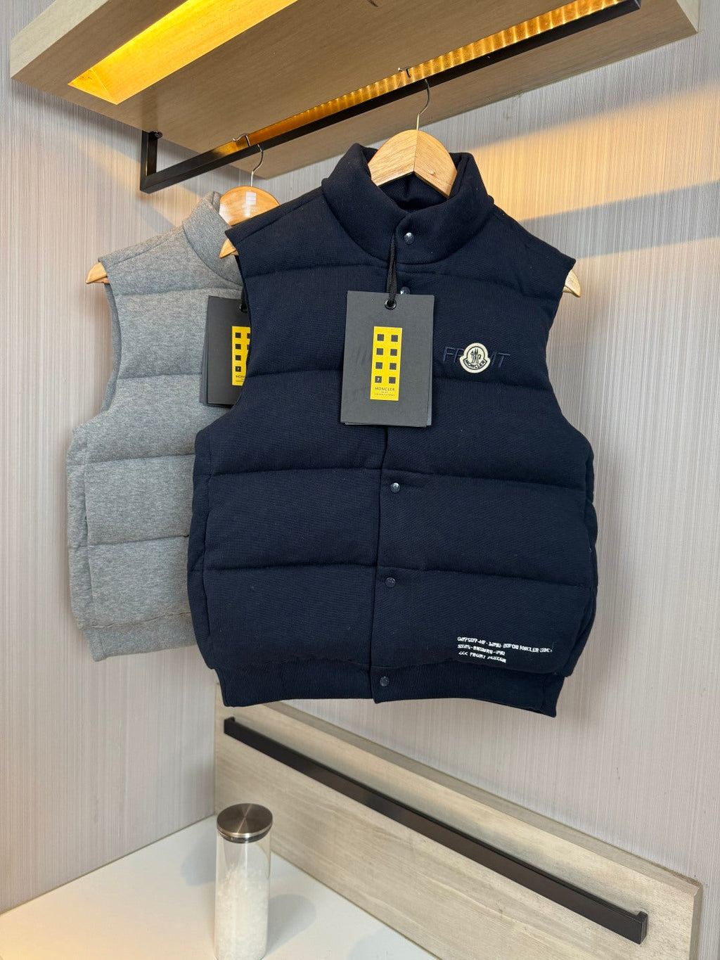 MONCLER 25S DOWN VEST IN GRAY 065
