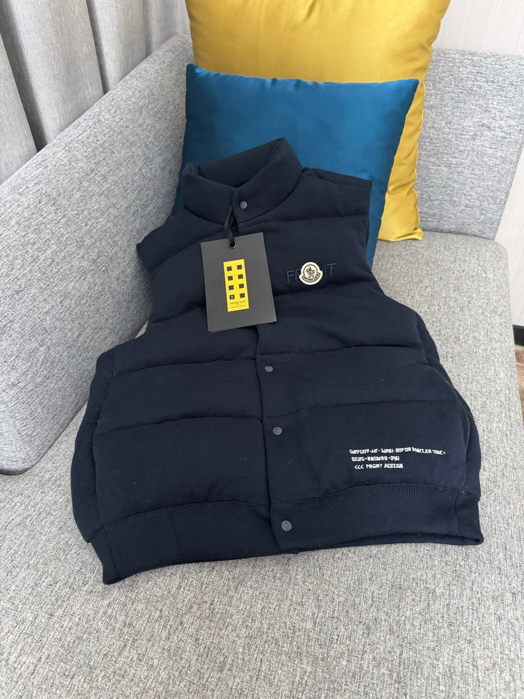 MONCLER 25S DOWN VEST IN BLACK 066