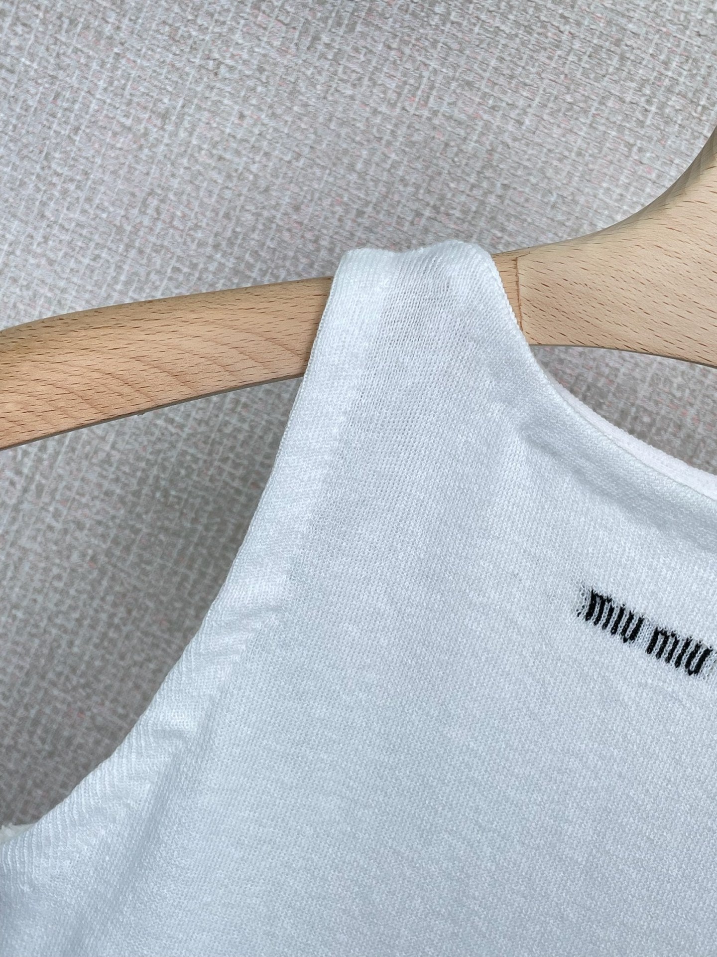 MIUMIU SLEEVELESS TOP STYLE 289