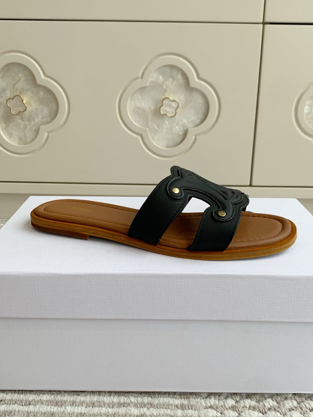CELINE 26S TRIOMPHE SLIDE SANDALS IN BLACK CALFSKIN WITH TAN BROWN FOOTBED