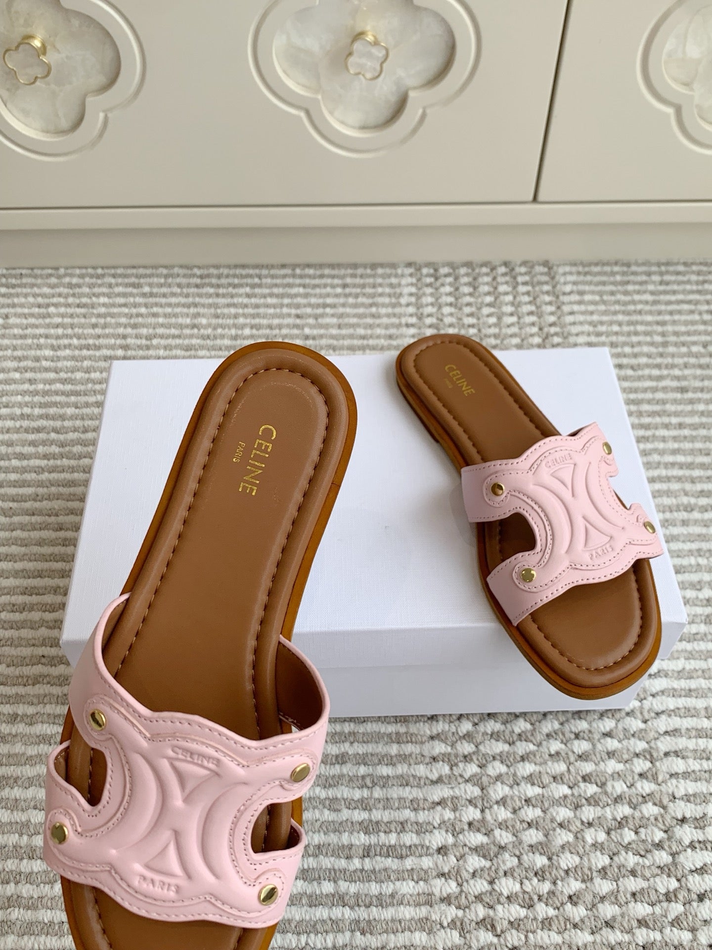 CELINE 26S TRIOMPHE SLIDE SANDALS IN LIGHT PINK CALFSKIN WITH TAN BROWN FOOTBED