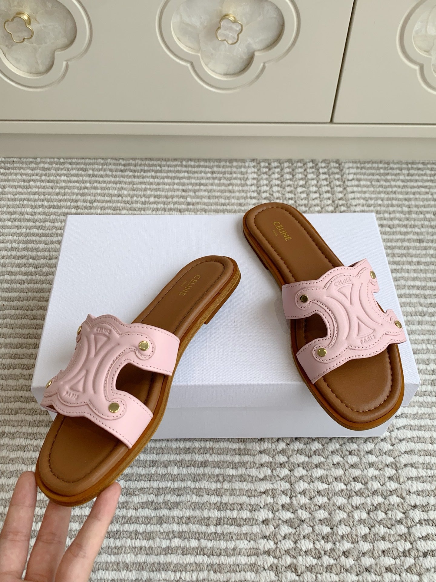 CELINE 26S TRIOMPHE SLIDE SANDALS IN LIGHT PINK CALFSKIN WITH TAN BROWN FOOTBED