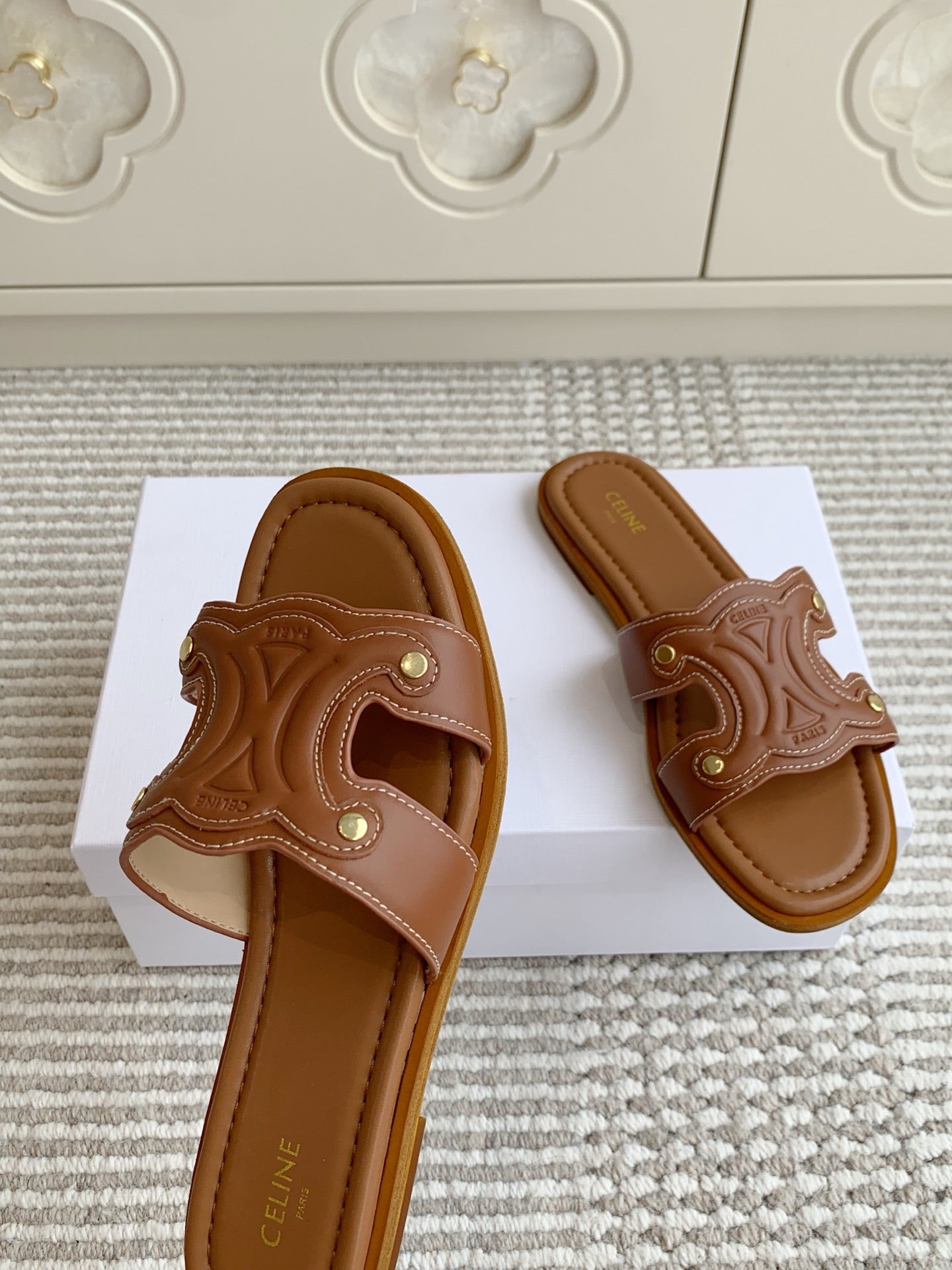 CELINE 26S TRIOMPHE SLIDE SANDALS IN TAN BROWN CALFSKIN