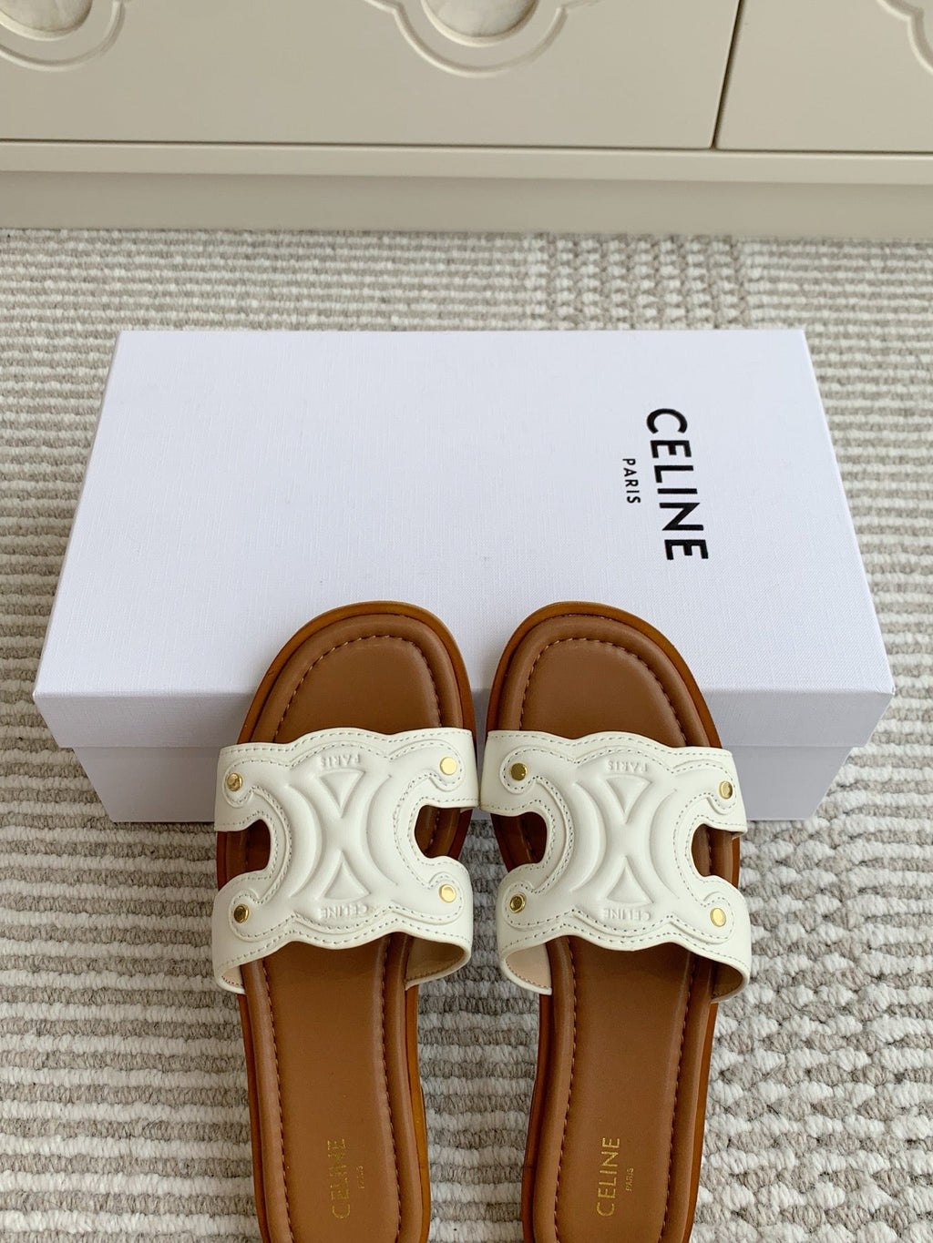 CELINE 26S TRIOMPHE SLIDE SANDALS IN IVORY WHITE CALFSKIN WITH TAN BROWN FOOTBED