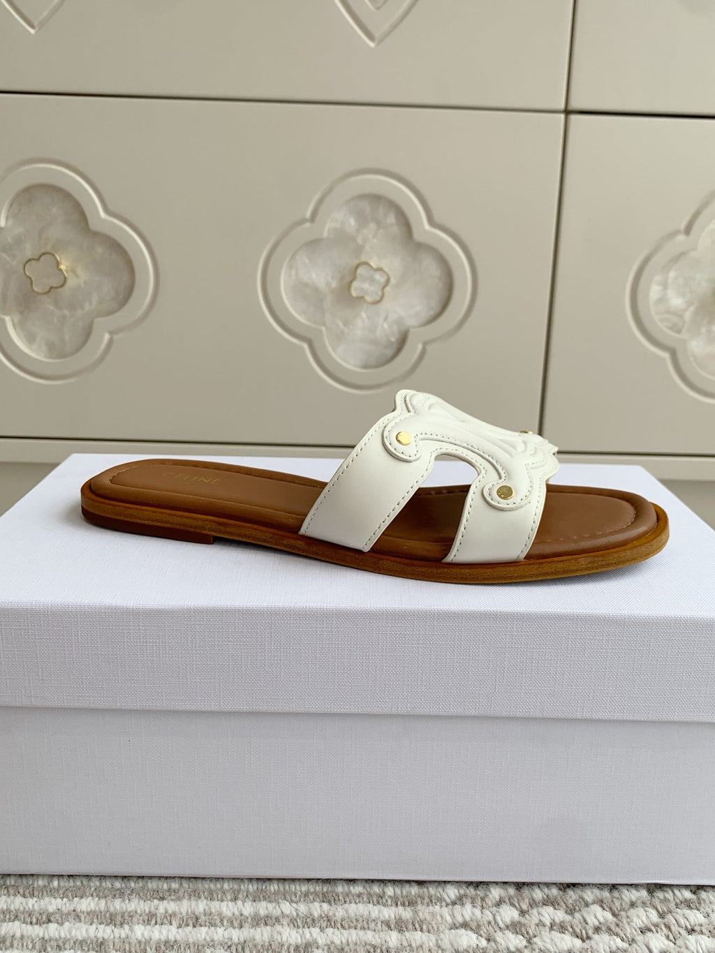 CELINE 26S TRIOMPHE SLIDE SANDALS IN IVORY WHITE CALFSKIN WITH TAN BROWN FOOTBED