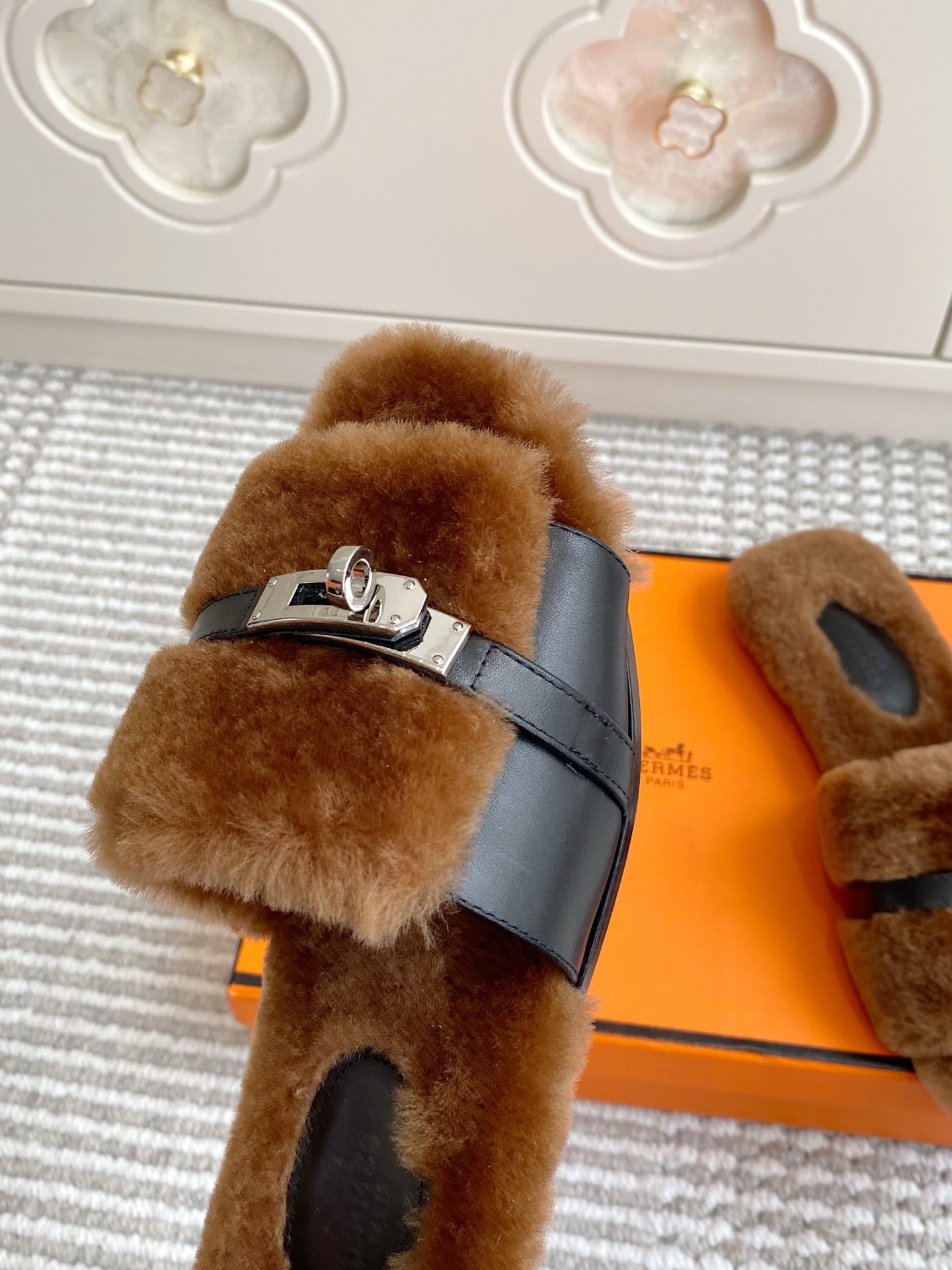 HM 25S GIULIA SANDAL IN BROWN SHEARLING WITH SILVER HARDWARE