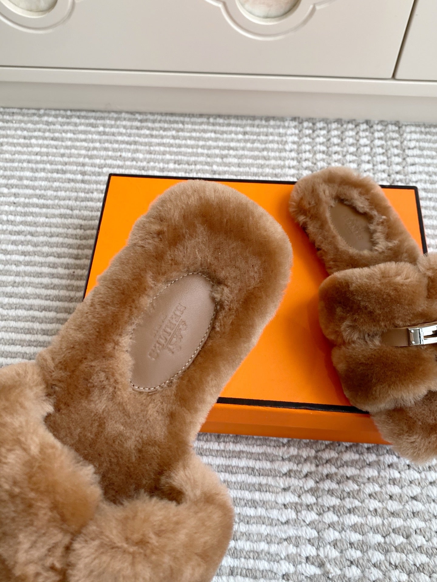 HM 25S ECLAIR SANDAL IN BROWN SHEARLING WITH SILVER HARDWARE