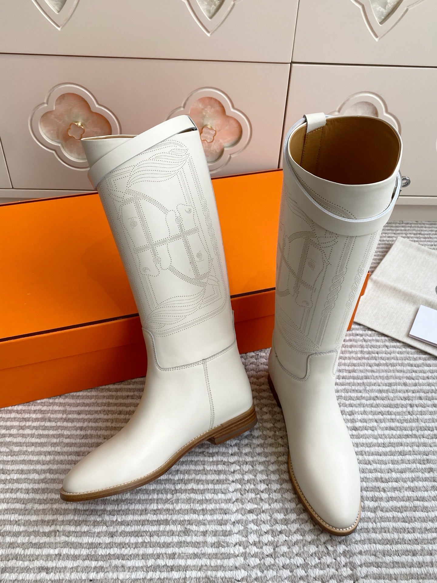 HM 25S JUMPING BOOTS IN WHITE LAMBSKIN WITH SILVER HARDWARE