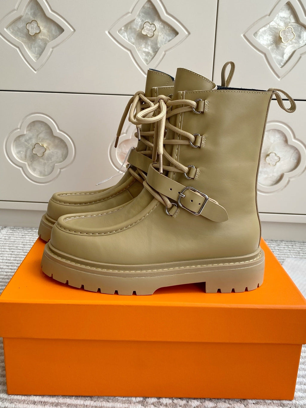 HM 25S ANKLE BOOTS IN WARM BEIGE GOLD LAMBSKIN