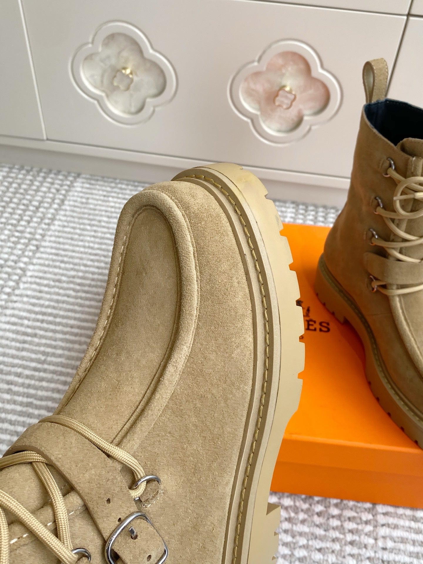 HM 25S ANKLE BOOTS IN WARM BEIGE GOLD SUEDE