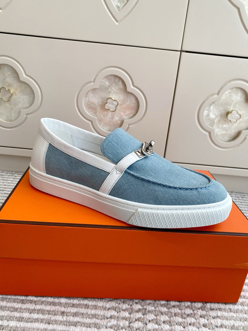 HM 25S SLIP-ON IN SKY BLUE CANVAS WITH SILVER HARDWARE