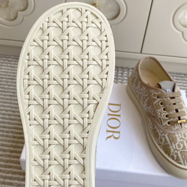 DIOR 26S LOW TOP SNEAKERS IN BEIGE OBLIQUE CANVAS