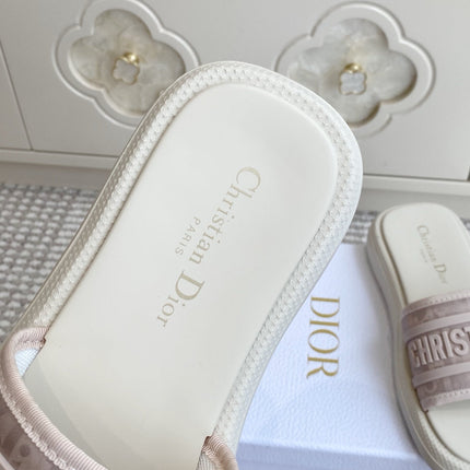DIOR 26S DWAY SLIDES IN WHITE AND BLUSH PINK RUBBER SOLE