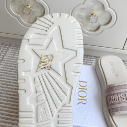 DIOR 26S DWAY SLIDES IN WHITE AND BLUSH PINK RUBBER SOLE