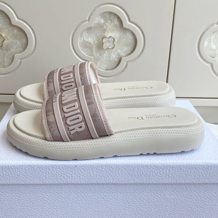 DIOR 26S DWAY SLIDES IN WHITE AND BLUSH PINK RUBBER SOLE