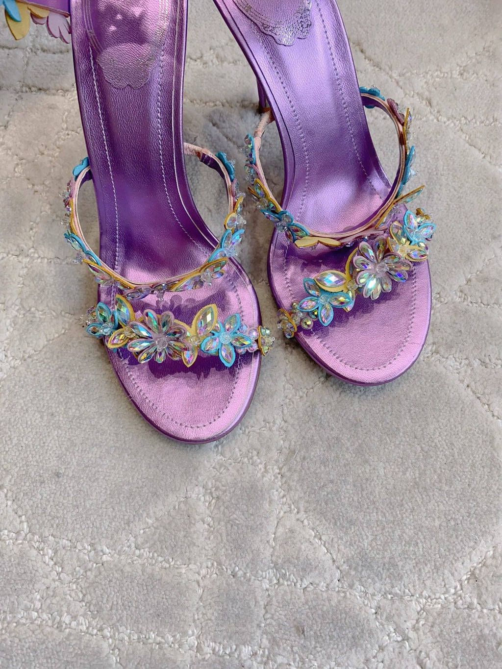 RENE CAOVILLA 26S HEEL SANDALS 95 MM IN METALLIC PURPLE LAMBSKIN CRYSTAL FLOWER EMBELLISHMENTS