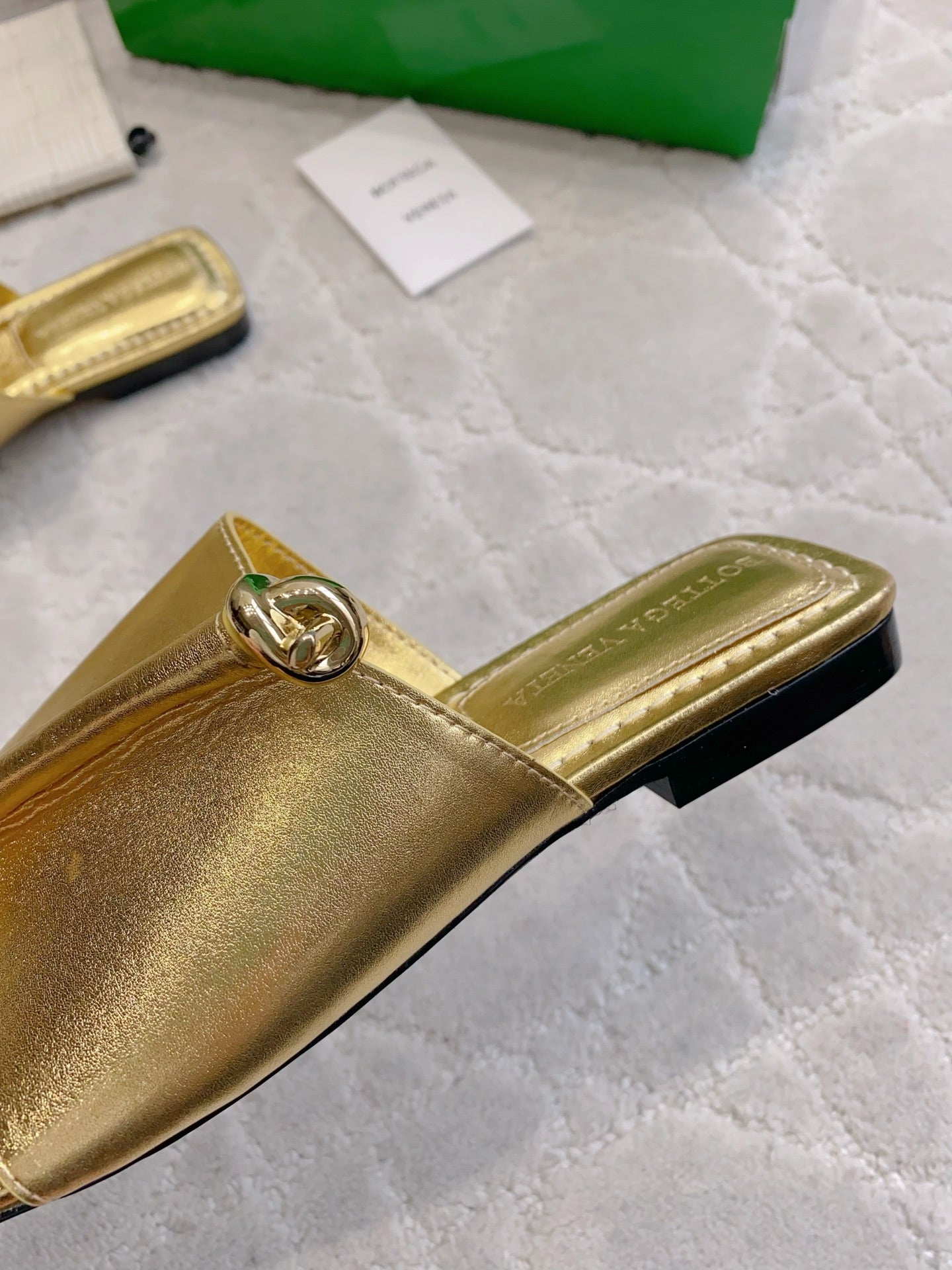 BOTTEGA VENETA 26S FLAT THONG SANDALS IN GOLD LAMBSKIN
