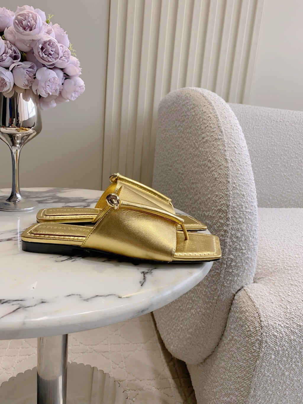 BOTTEGA VENETA 26S FLAT THONG SANDALS IN GOLD LAMBSKIN