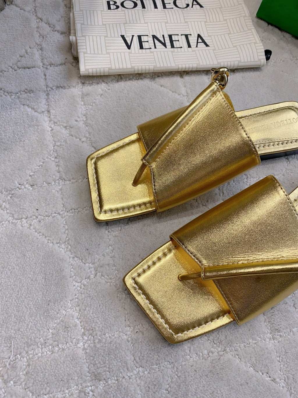 BOTTEGA VENETA 26S FLAT THONG SANDALS IN GOLD LAMBSKIN