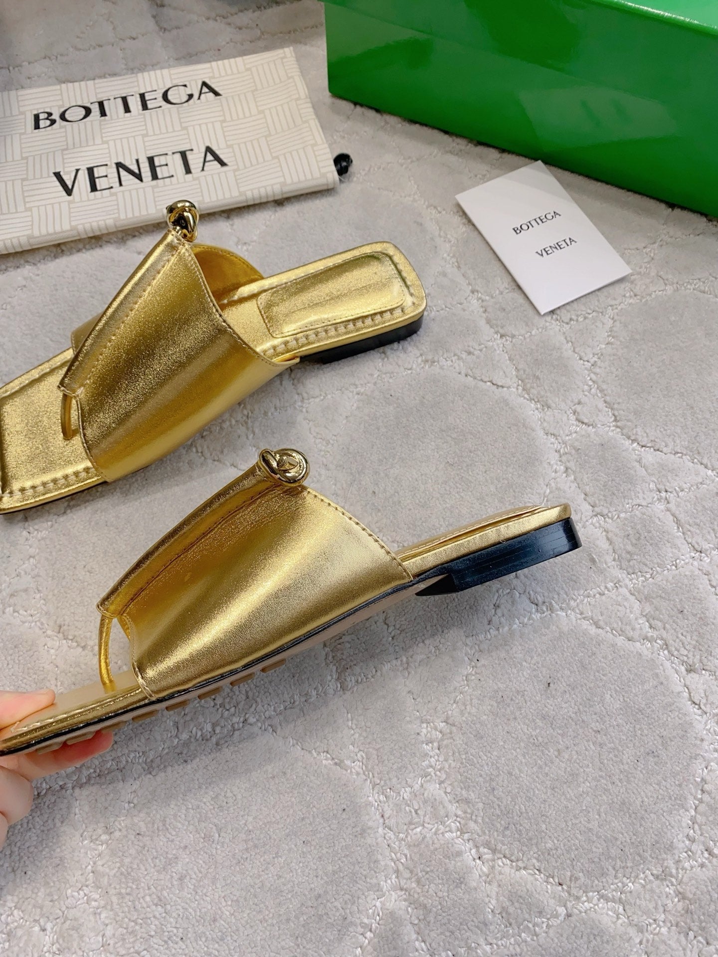 BOTTEGA VENETA 26S FLAT THONG SANDALS IN GOLD LAMBSKIN