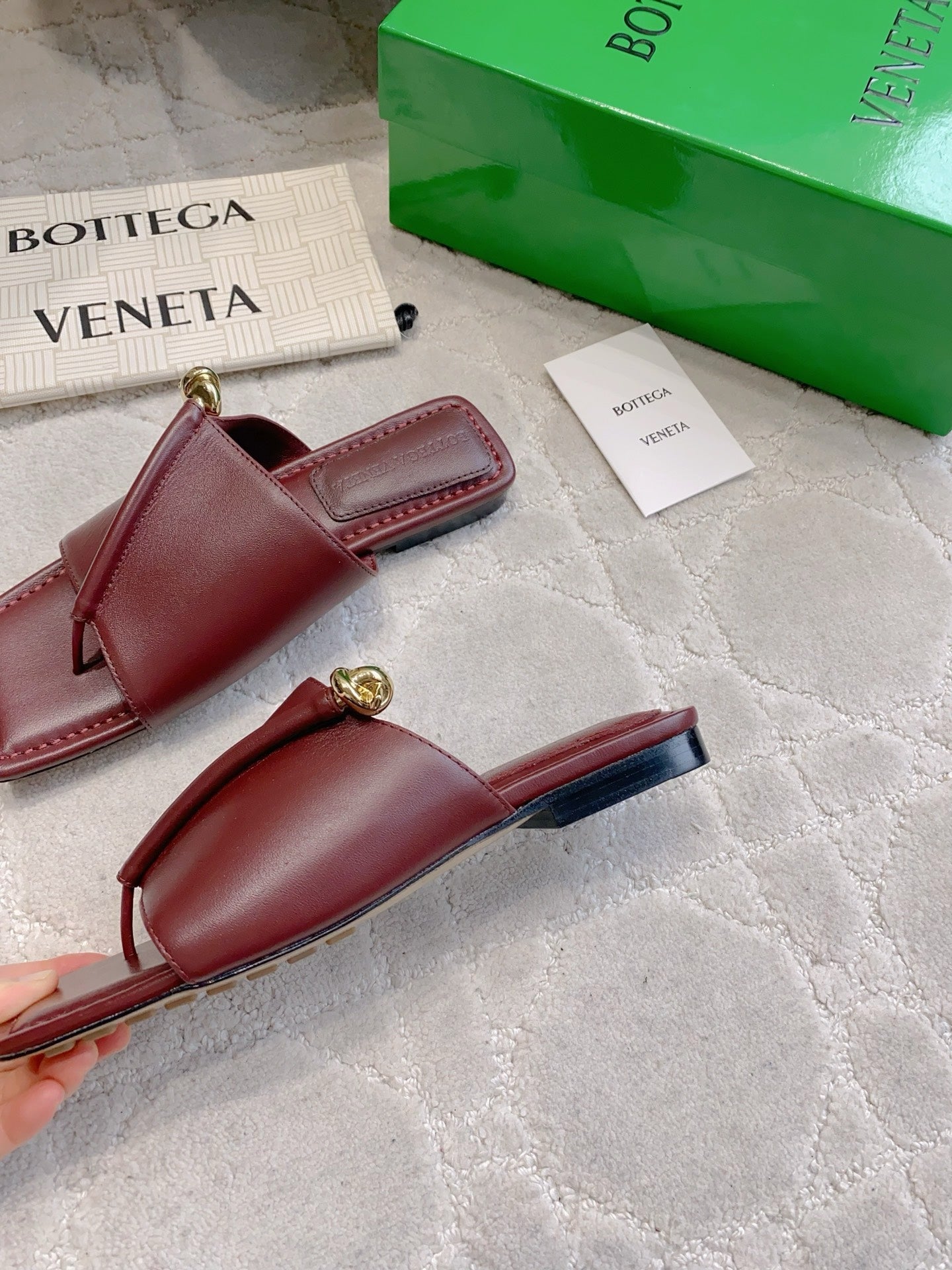 BOTTEGA VENETA 26S FLAT THONG SANDALS IN DARK RED LAMBSKIN