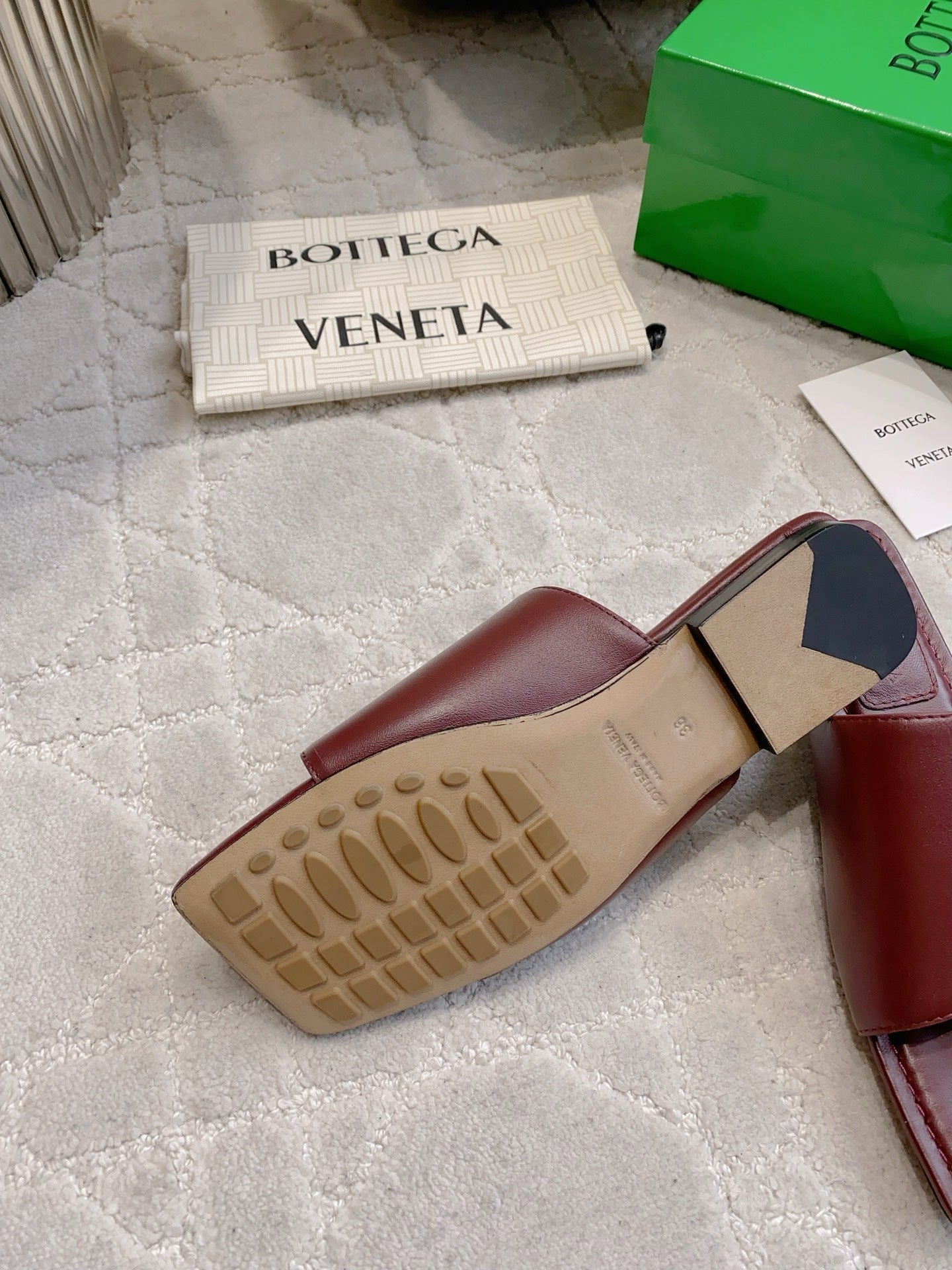 BOTTEGA VENETA 26S FLAT THONG SANDALS IN DARK RED LAMBSKIN