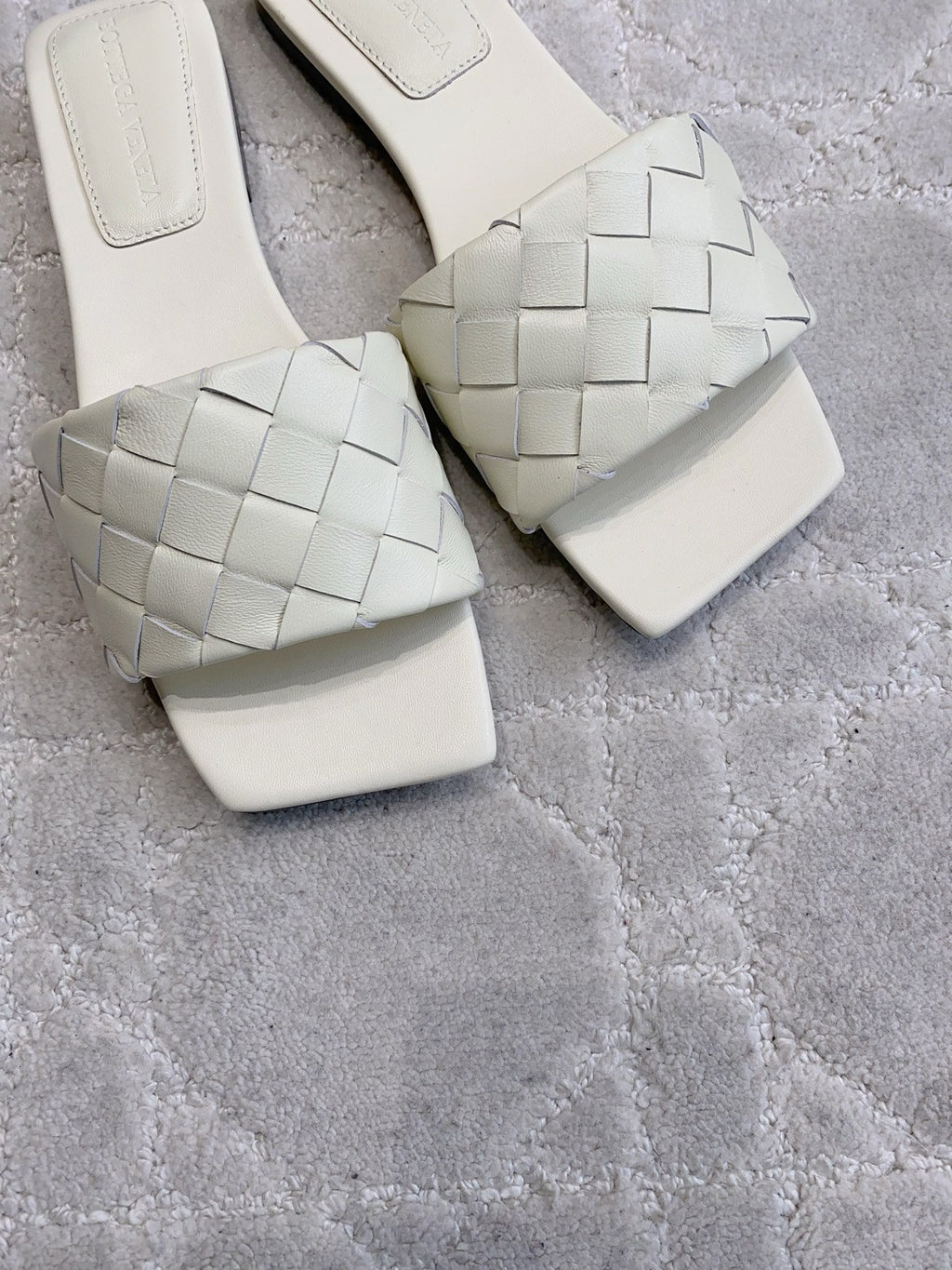 BOTTEGA VENETA 26S SQUARE-TOE SLIDE SANDALS IN CHALK WHITE LAMBSKIN