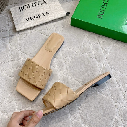 BOTTEGA VENETA 26S SQUARE-TOE SLIDE SANDALS IN BEIGE LAMBSKIN