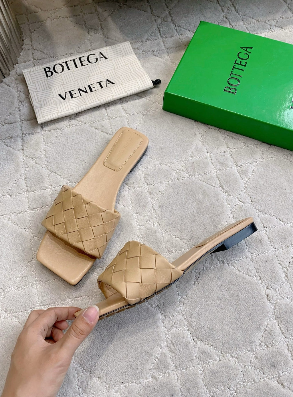 BOTTEGA VENETA 26S SQUARE-TOE SLIDE SANDALS IN BEIGE LAMBSKIN