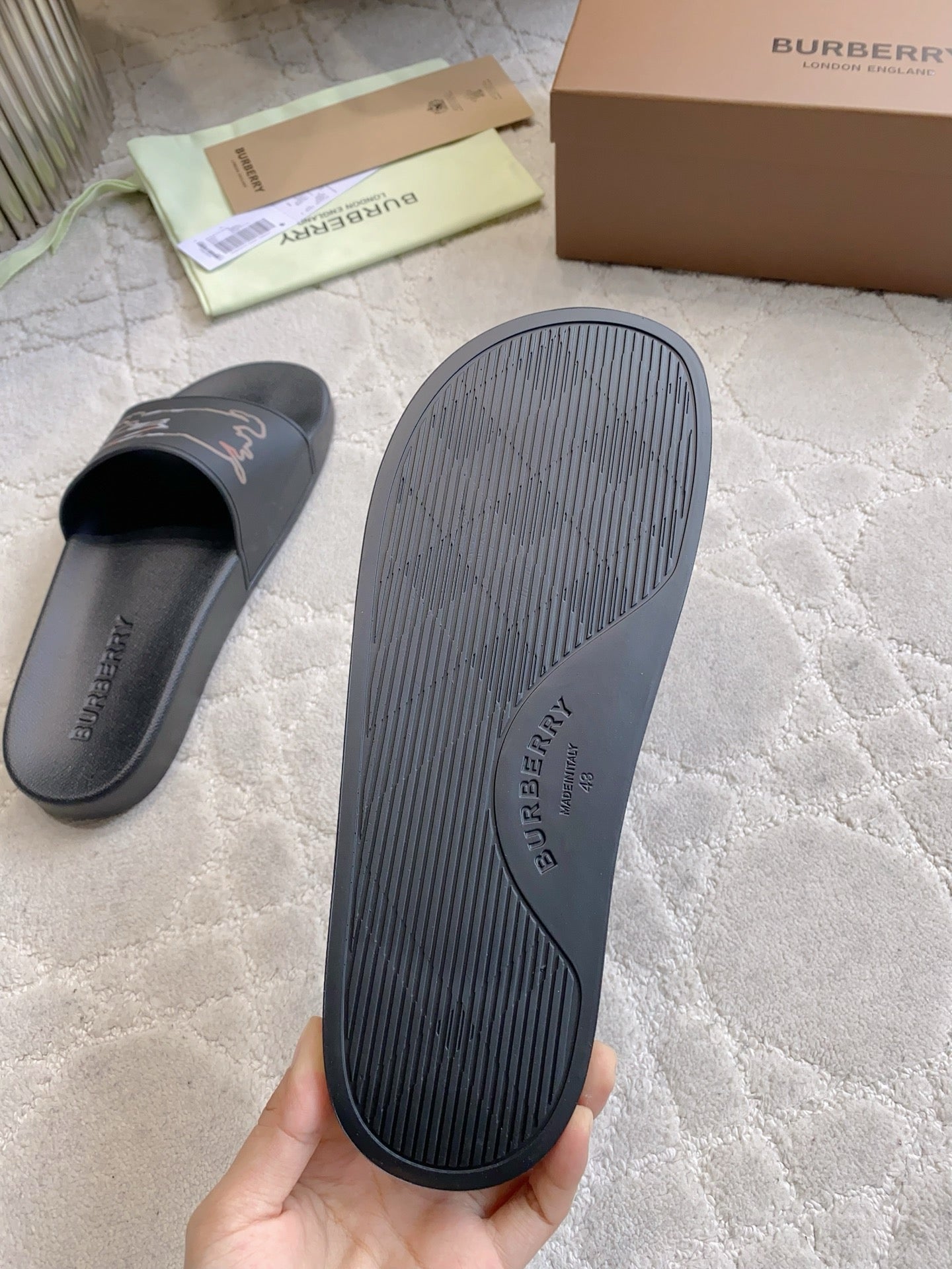 BURBERRY 26S EQUESTRIAN KNIGHT RUBBER SLIDES IN BLACK CALFSKIN