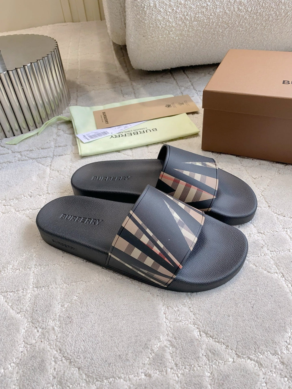 BURBERRY 26S CHECK PRINT RUBBER SLIDES IN BLACK BEIGE CALFSKIN