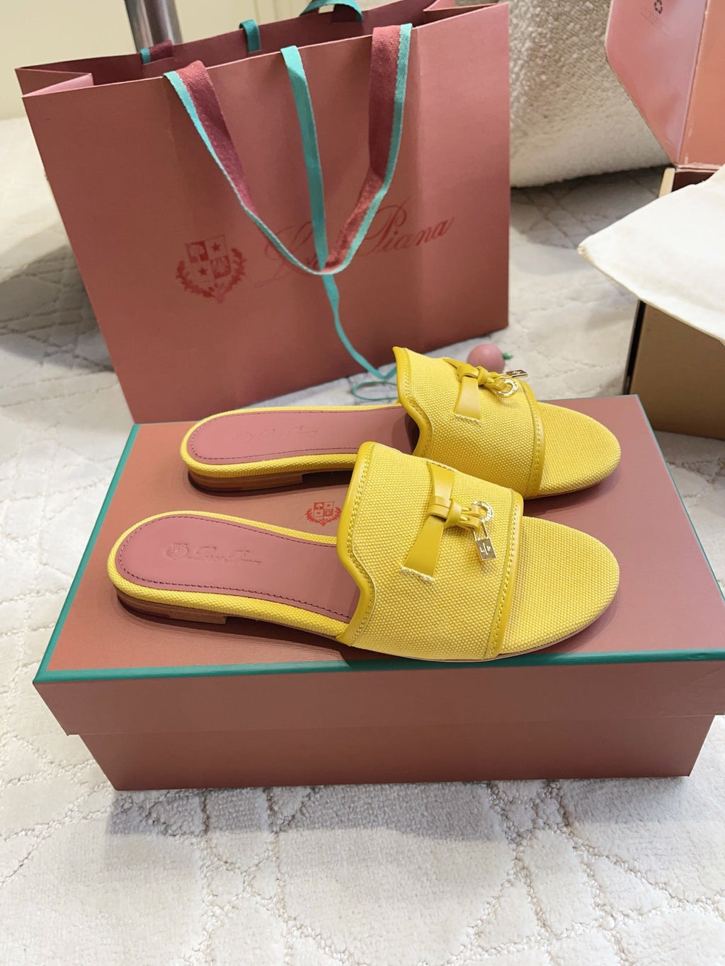 LP 26S SLIDES IN YELLOW CANVAS AND CALFSKIN