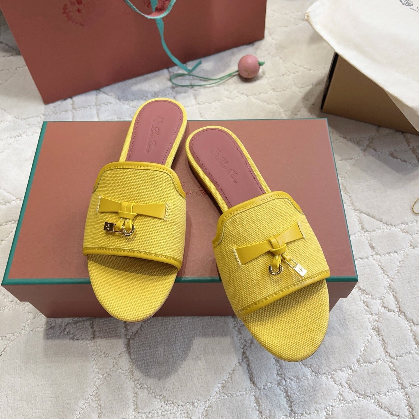 LP 26S SLIDES IN YELLOW CANVAS AND CALFSKIN