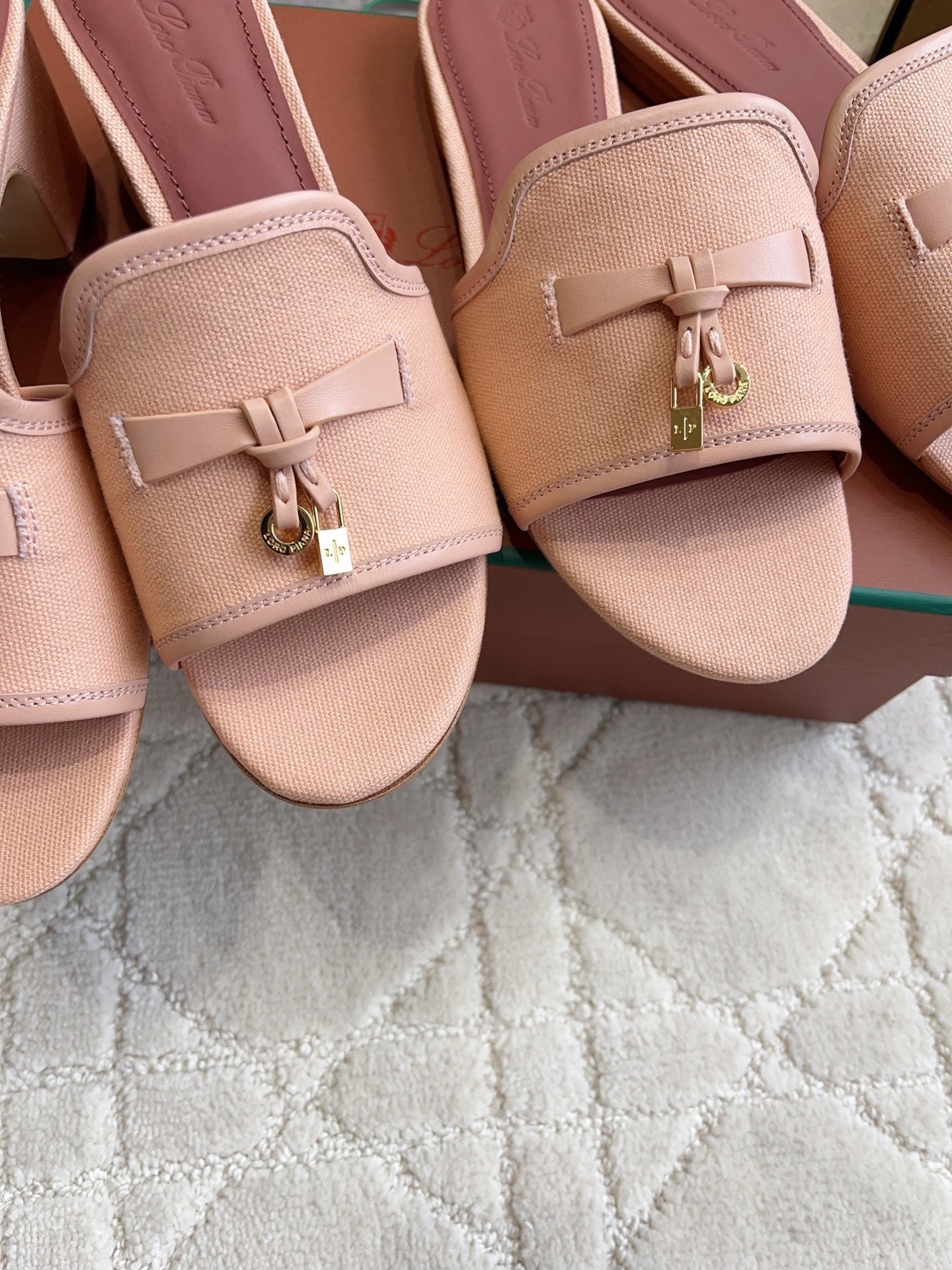 LP 26S SLIDES IN BLUSH PINK CANVAS AND CALFSKIN