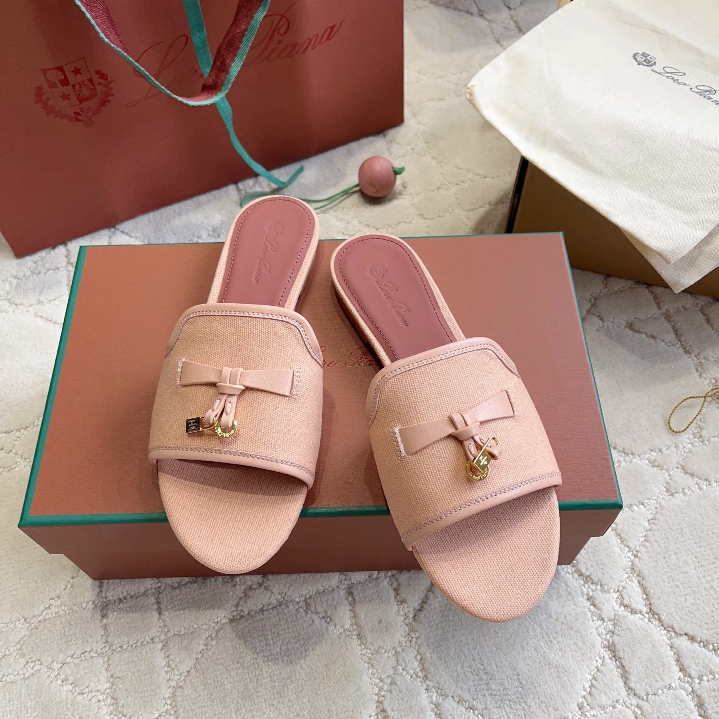 LP 26S SLIDES IN BLUSH PINK CANVAS AND CALFSKIN