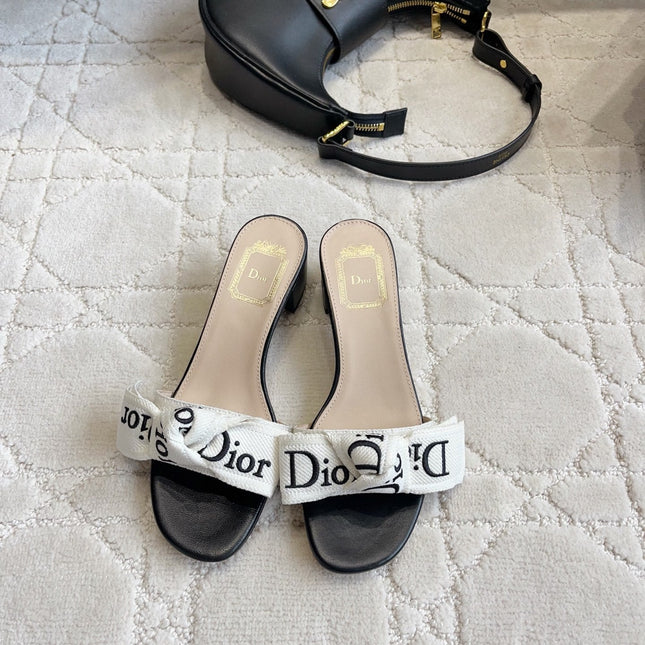 DIOR 26S DWAY SLIDE IN BLACK AND WHITE COTTON EMBOSSED LOGO