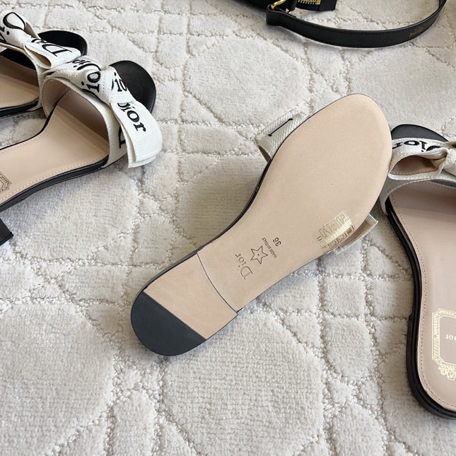 DIOR 26S DWAY SLIDE IN BLACK AND WHITE COTTON EMBOSSED LOGO