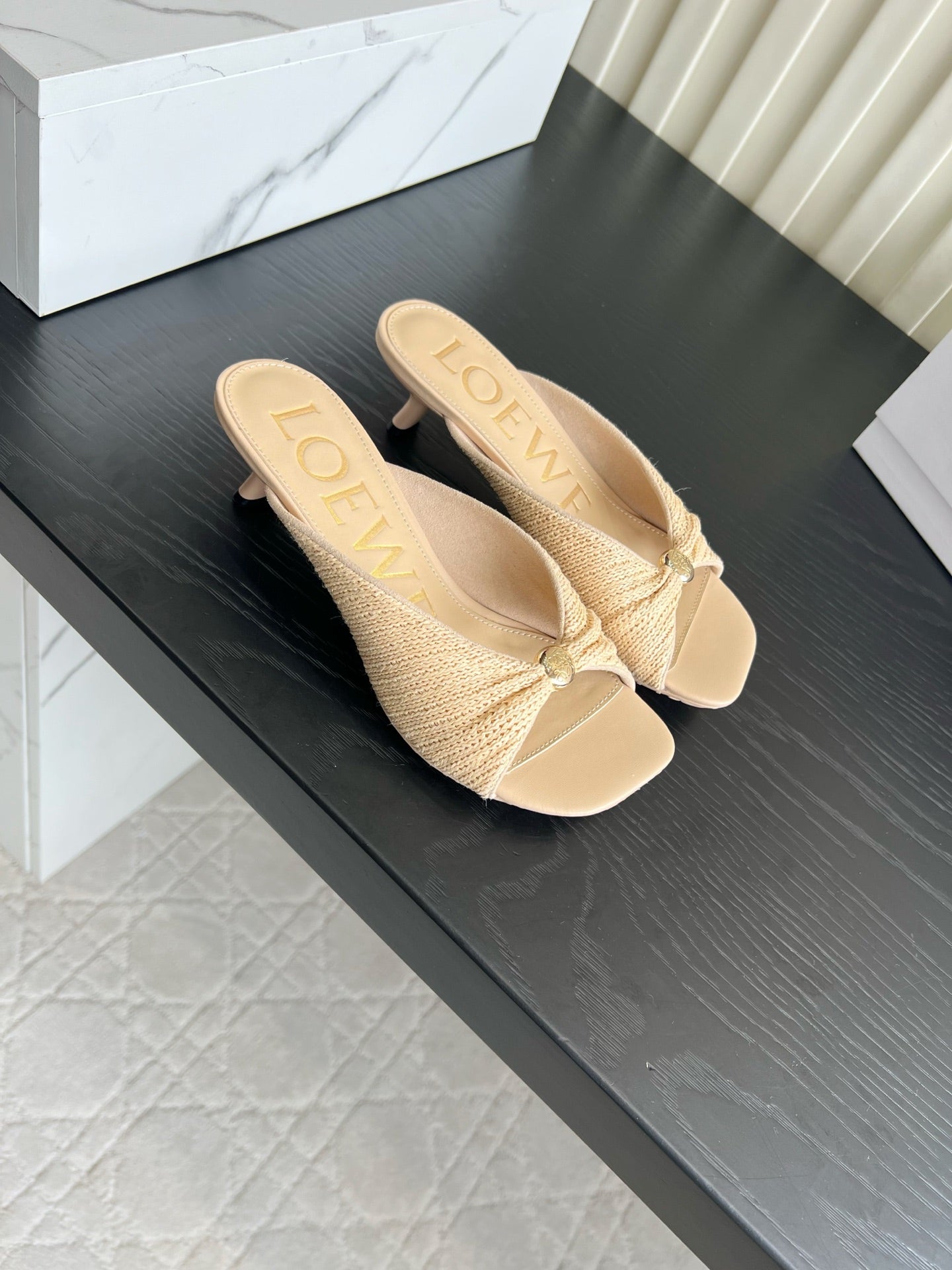 LOEWE 26S HIGH-HEEL SANDALS 45 MM IN BEIGE RAFFIA AND LAMBSKIN