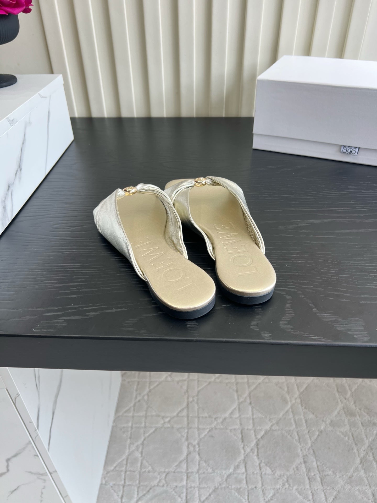 LOEWE 26S SANDALS IN SILVER LAMBSKIN