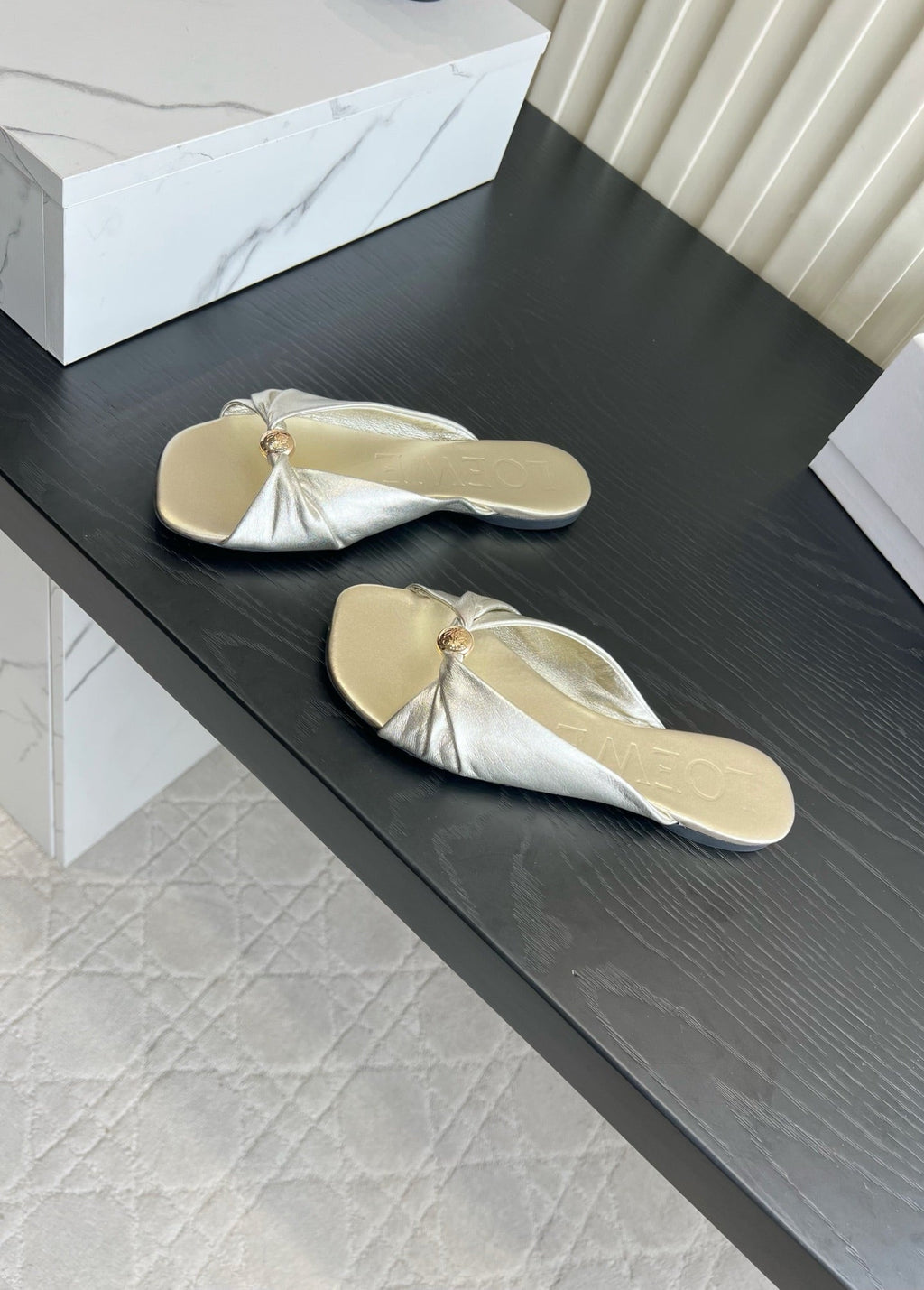 LOEWE 26S SANDALS IN SILVER LAMBSKIN