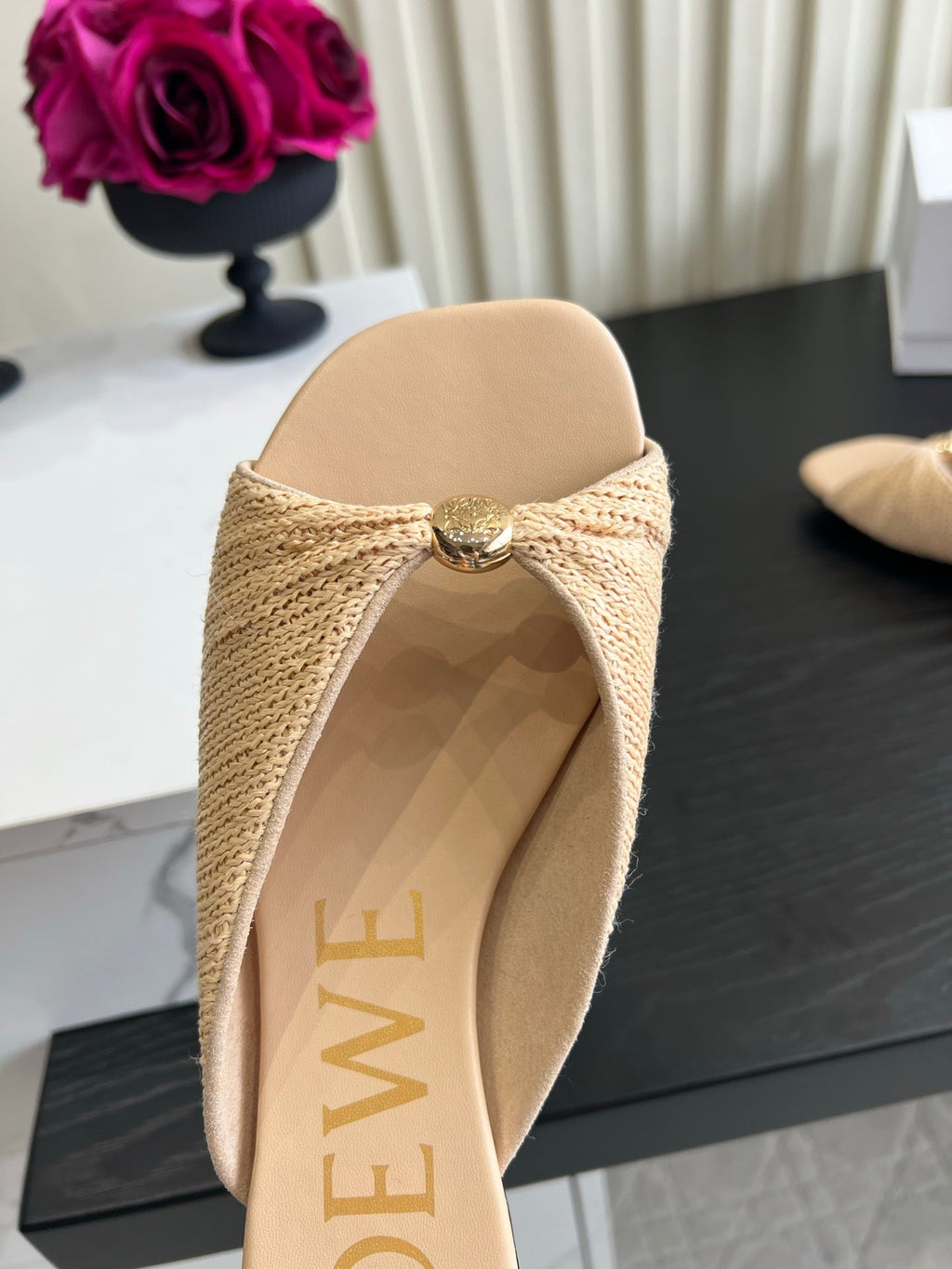 LOEWE 26S SANDALS IN BEIGE RAFFIA AND LAMBSKIN