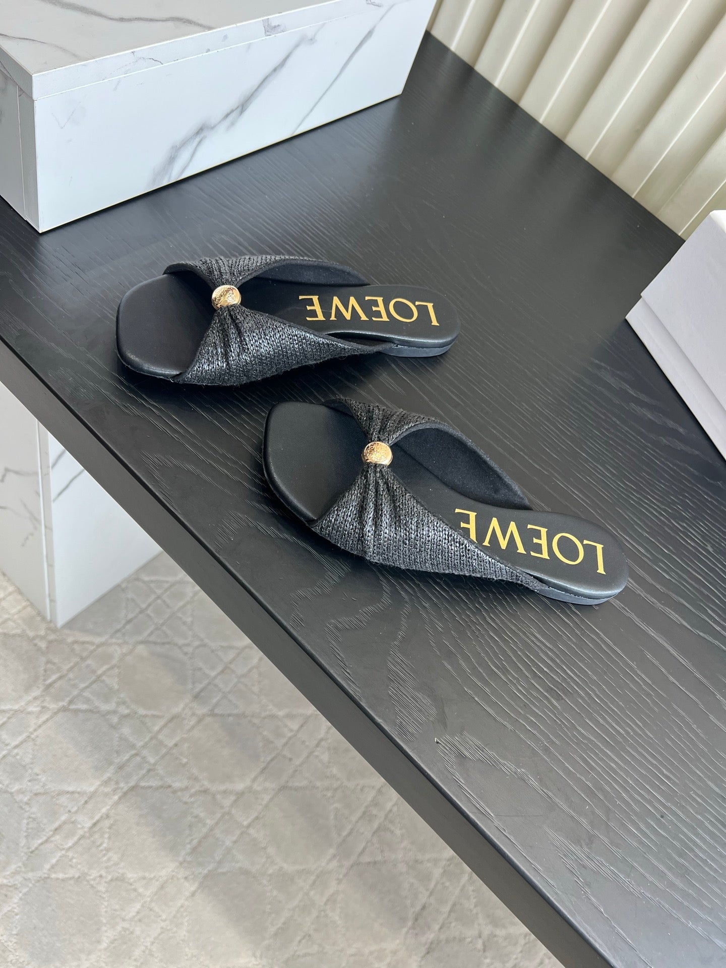 LOEWE 26S SANDALS IN BLACK RAFFIA AND LAMBSKIN
