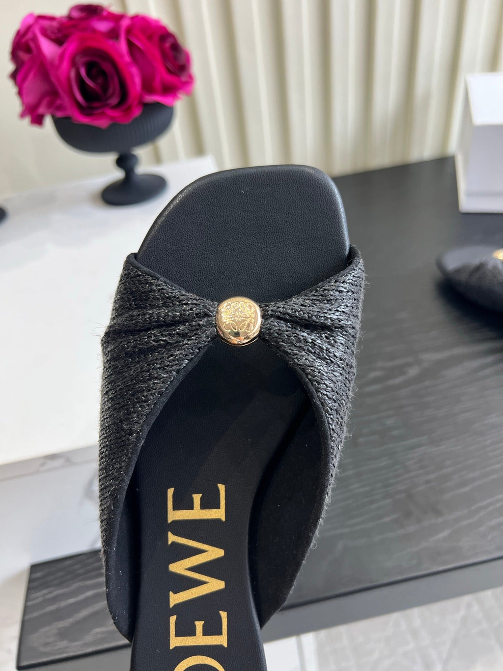 LOEWE 26S SANDALS IN BLACK RAFFIA AND LAMBSKIN