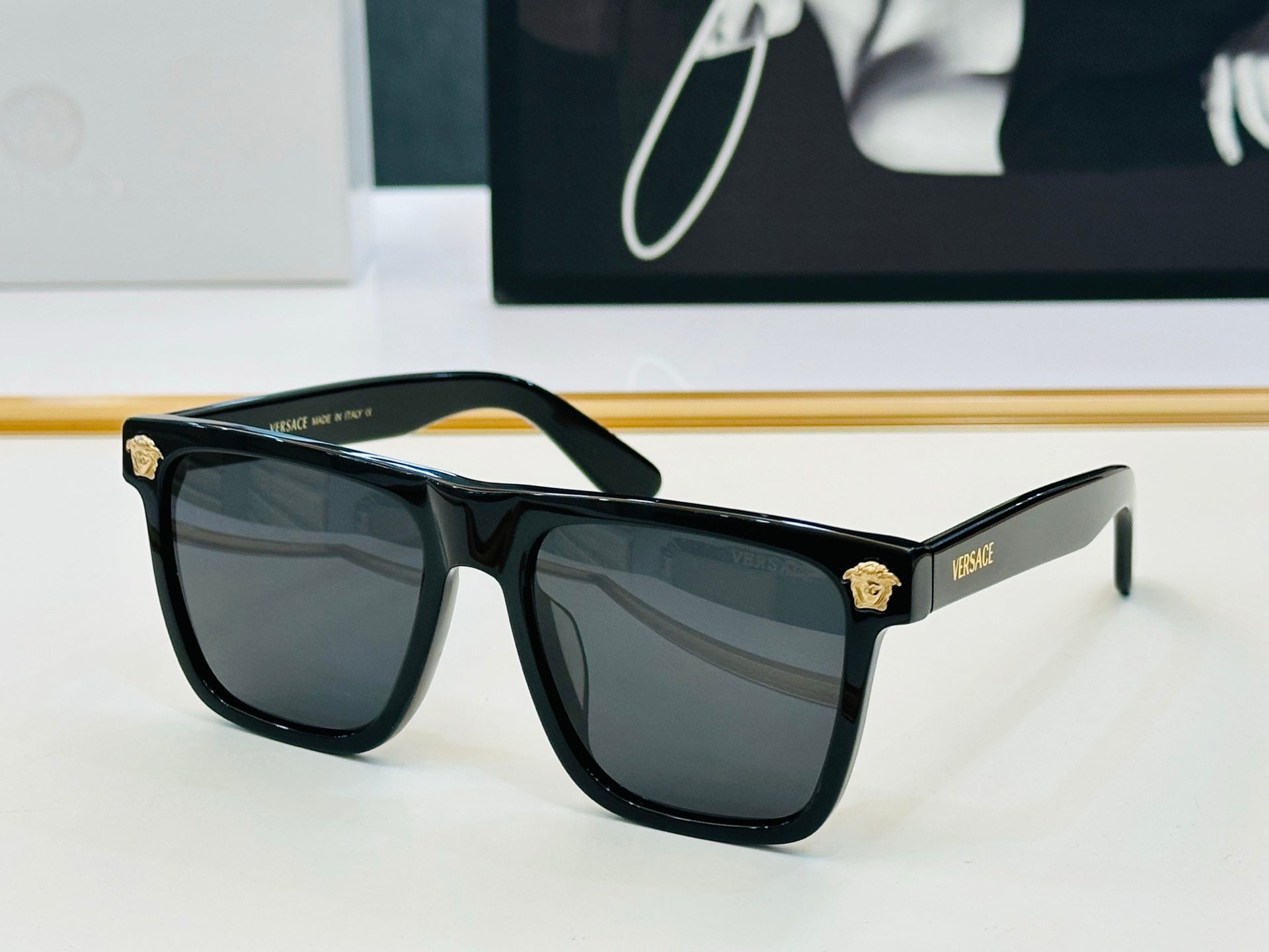 SIGNATURE SQUARED FRAME SUNGLASSES VE4526 IN ACETATE